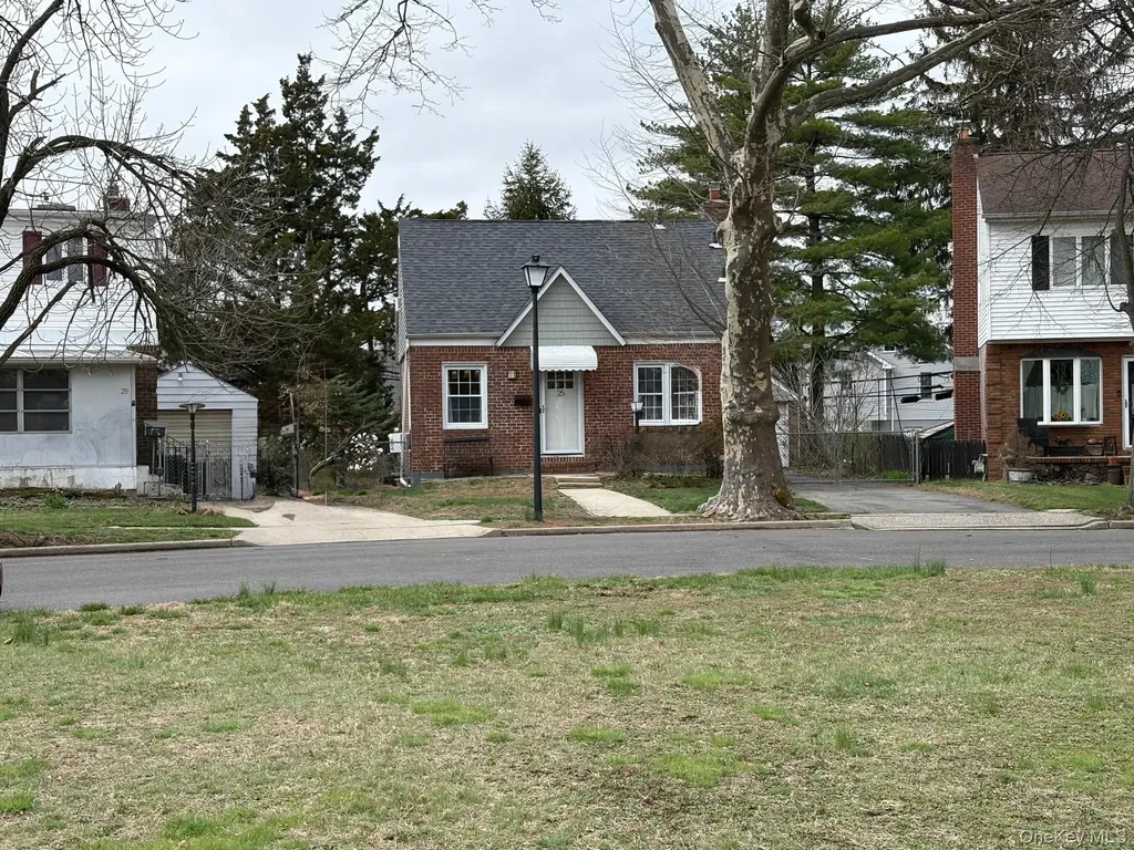 25 Park Circle New Hyde Park NY 11040