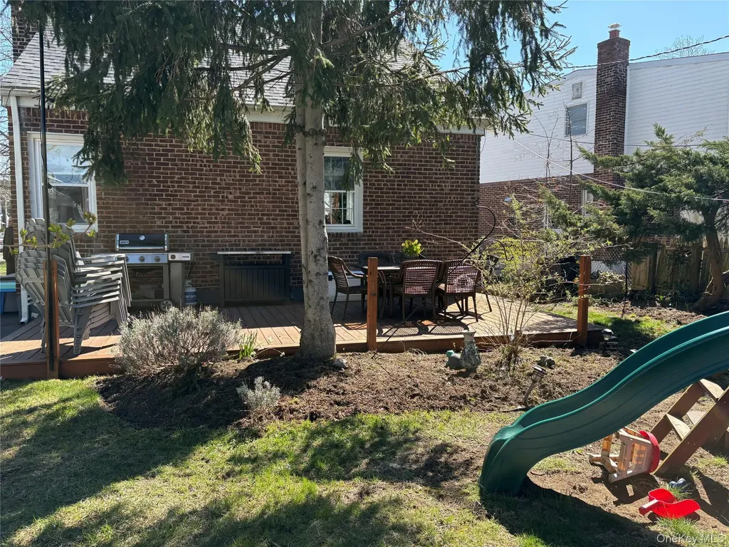 25 Park Circle New Hyde Park NY 11040