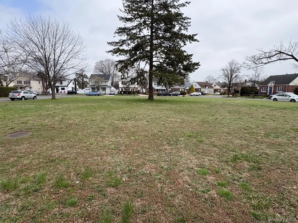 25 Park Circle New Hyde Park NY 11040