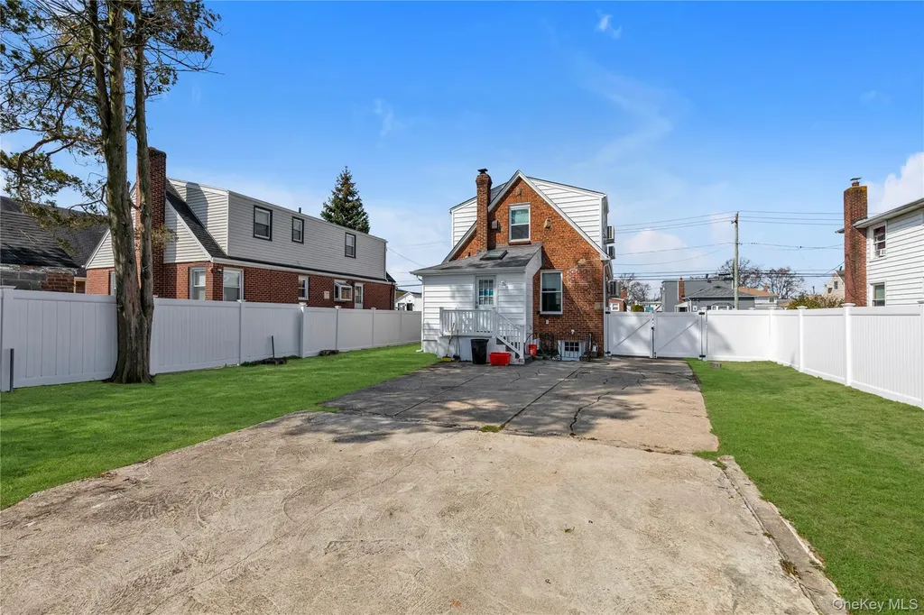 103 Clement Avenue Elmont NY 11003