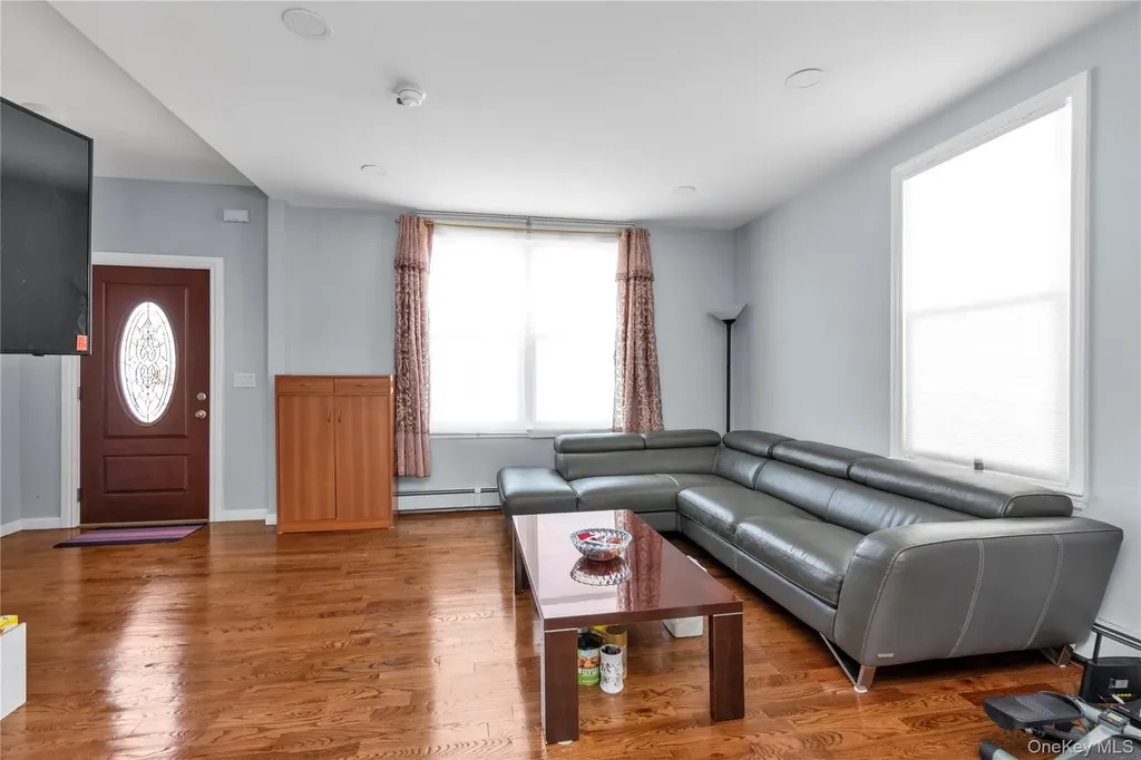 103 Clement Avenue Elmont NY 11003
