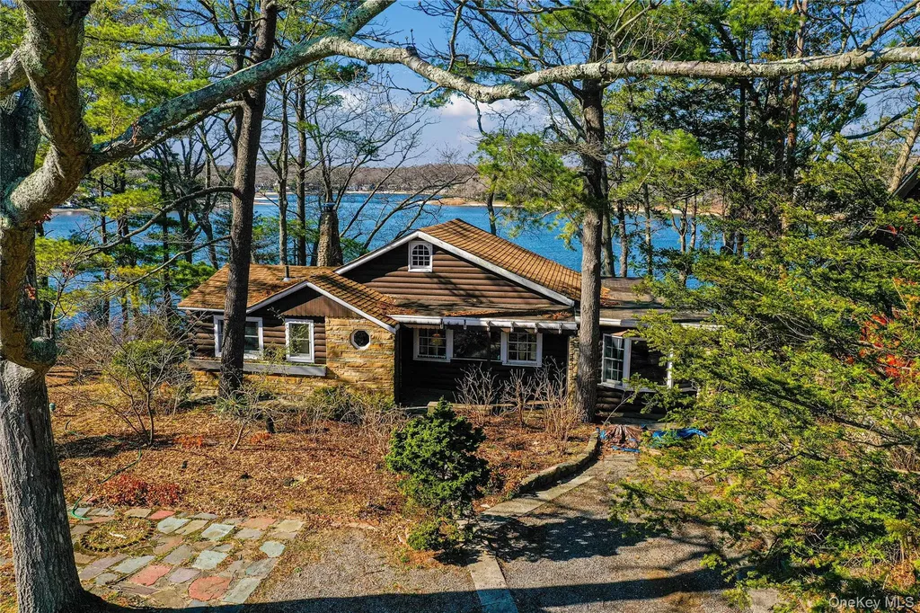 97 Lakeside Trail Ridge NY 11961