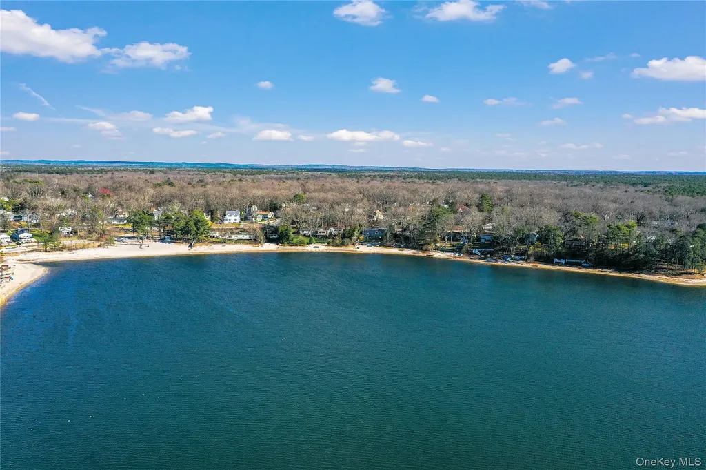 97 Lakeside Trail Ridge NY 11961