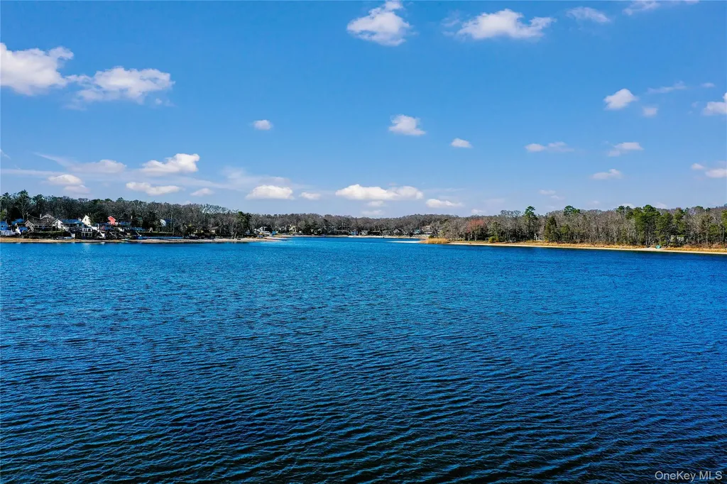 97 Lakeside Trail Ridge NY 11961