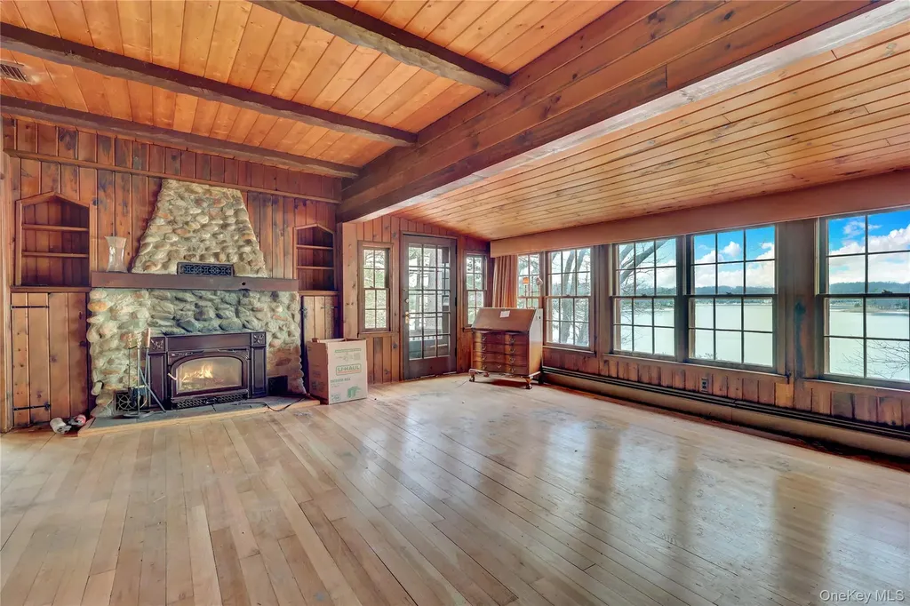 97 Lakeside Trail Ridge NY 11961