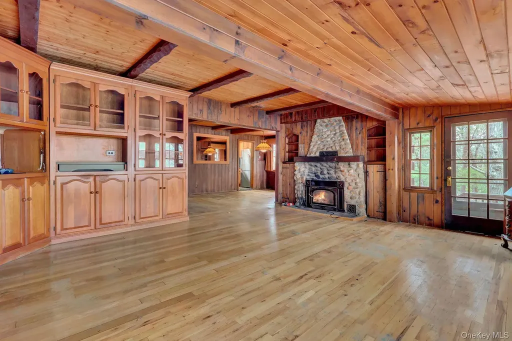 97 Lakeside Trail Ridge NY 11961
