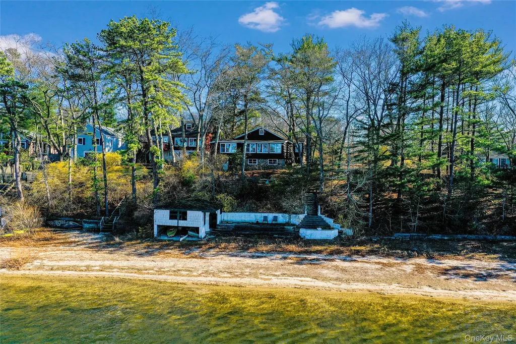 97 Lakeside Trail Ridge NY 11961
