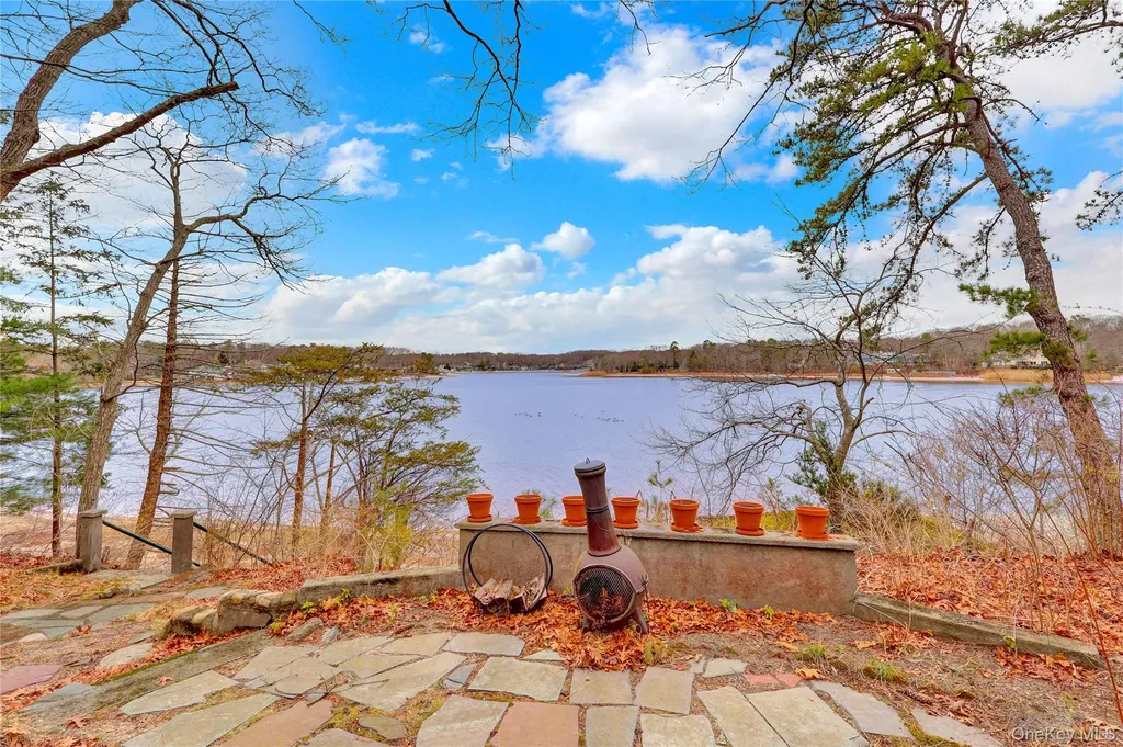 97 Lakeside Trail Ridge NY 11961