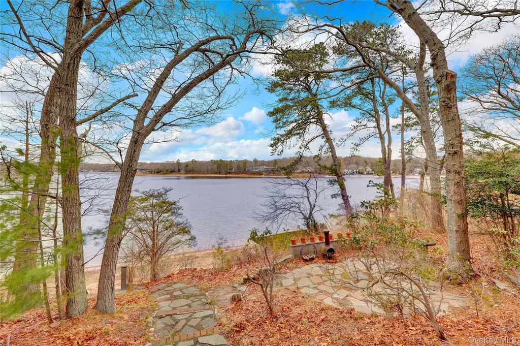 97 Lakeside Trail Ridge NY 11961