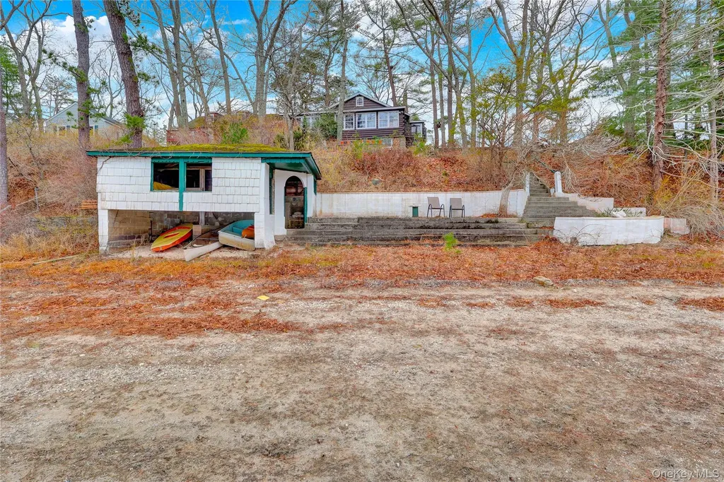 97 Lakeside Trail Ridge NY 11961
