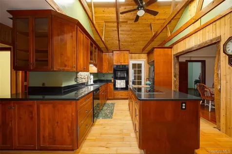18 Hummingbird Staatsburg NY 12580