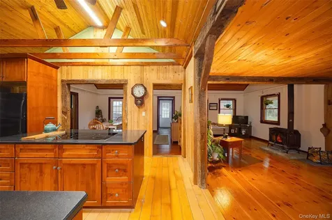 18 Hummingbird Staatsburg NY 12580