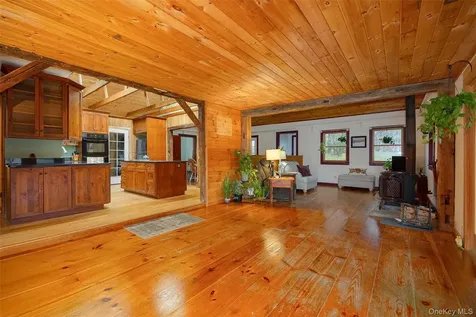 18 Hummingbird Staatsburg NY 12580