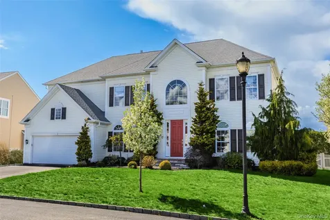 32 Avolet Court Mount Sinai NY 11766