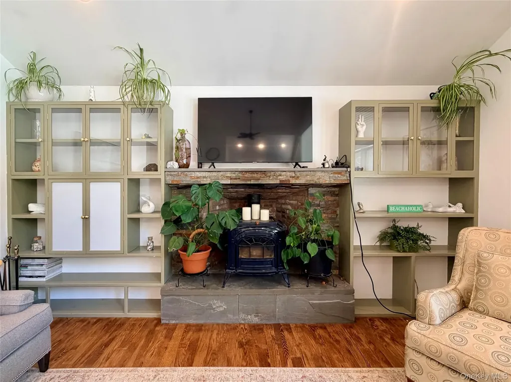 43B Old Squires Road Hampton Bays NY 11946