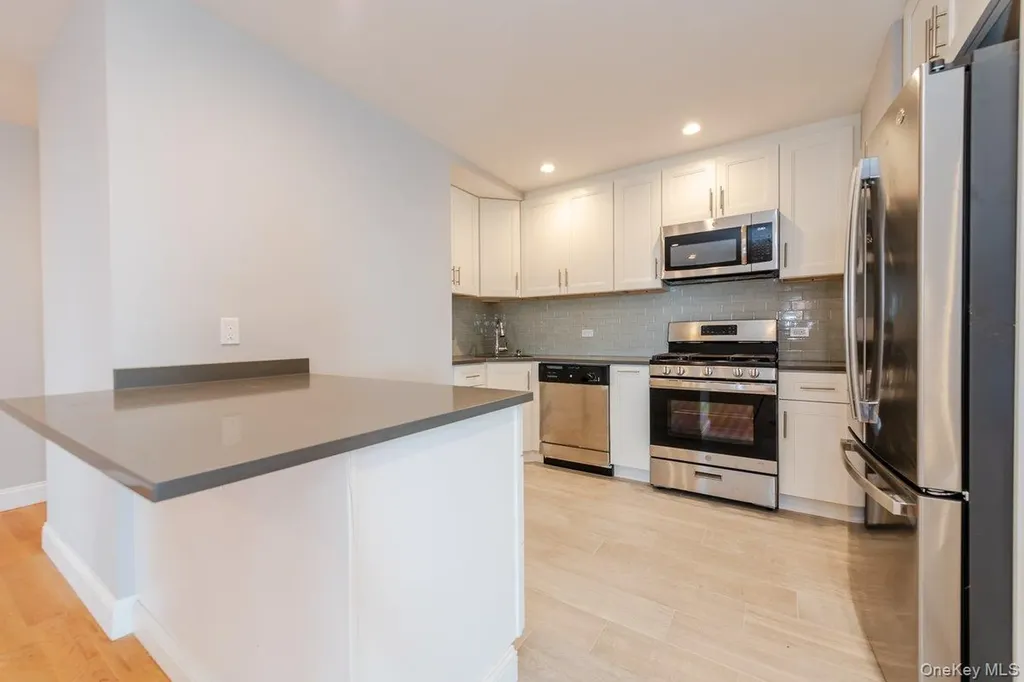 661 W Broadway Long Beach NY 11561