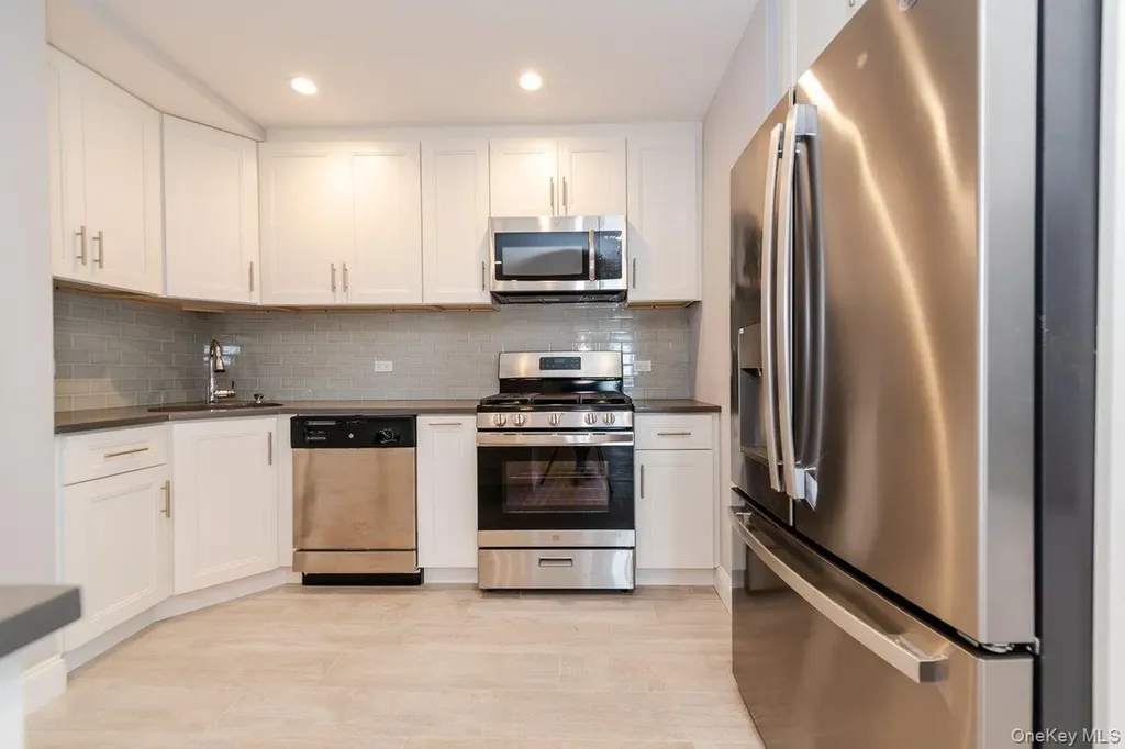 661 W Broadway Long Beach NY 11561