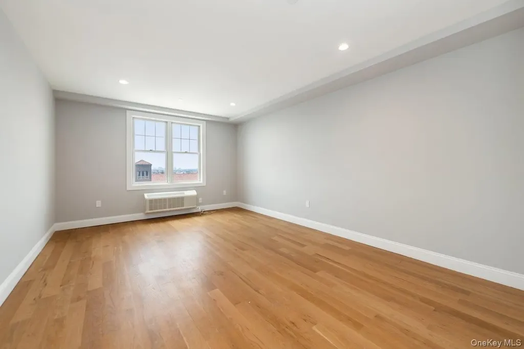 661 W Broadway Long Beach NY 11561