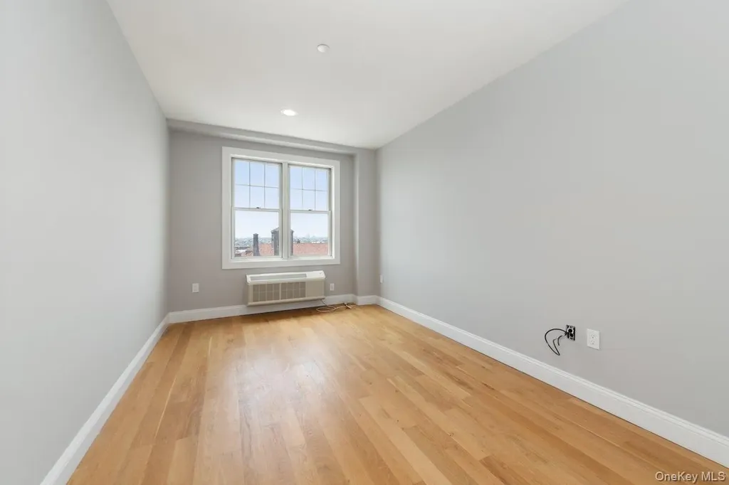 661 W Broadway Long Beach NY 11561