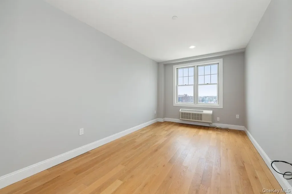 661 W Broadway Long Beach NY 11561