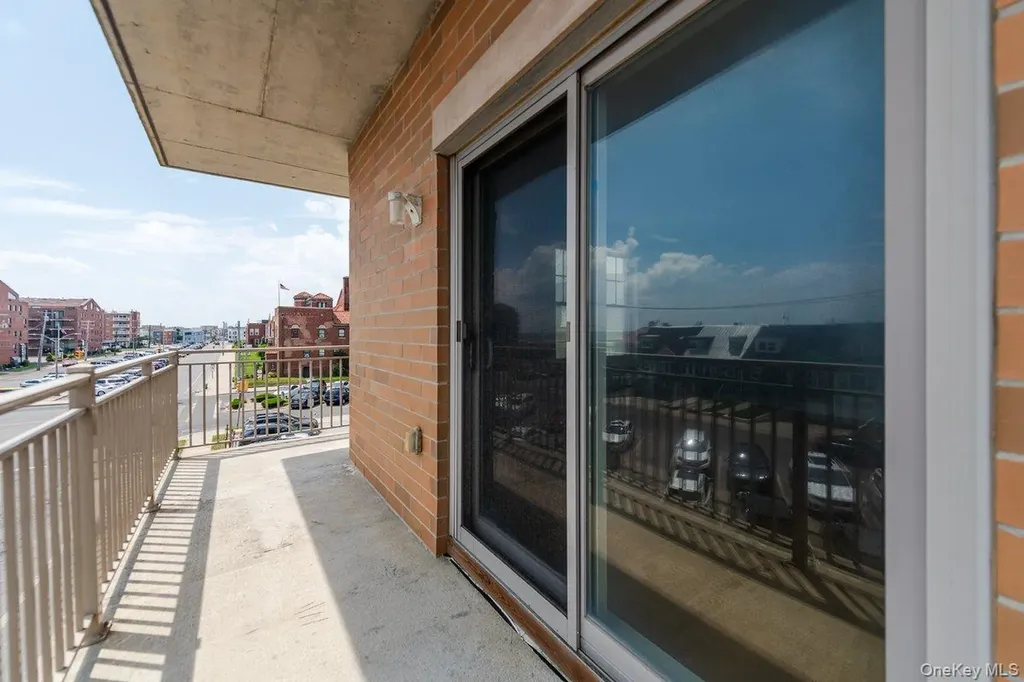 661 W Broadway Long Beach NY 11561