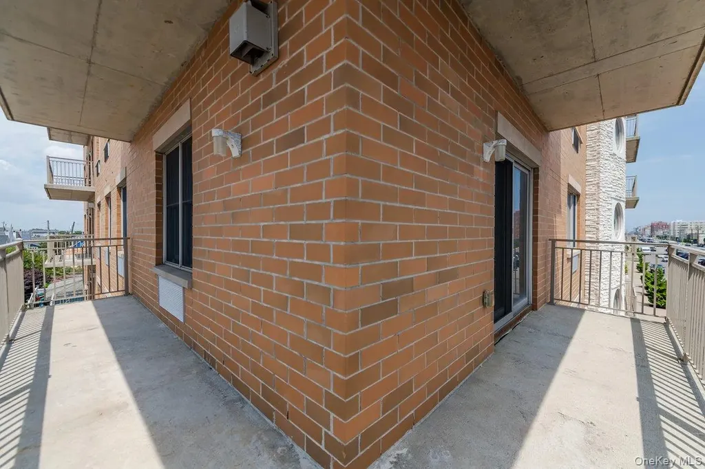 661 W Broadway Long Beach NY 11561