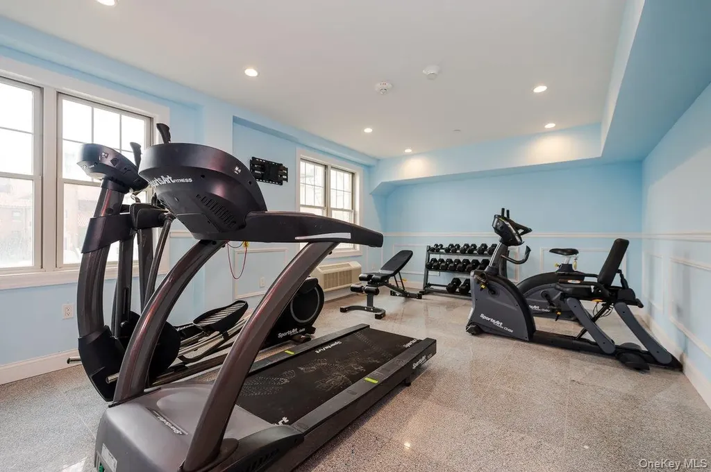 661 W Broadway Long Beach NY 11561