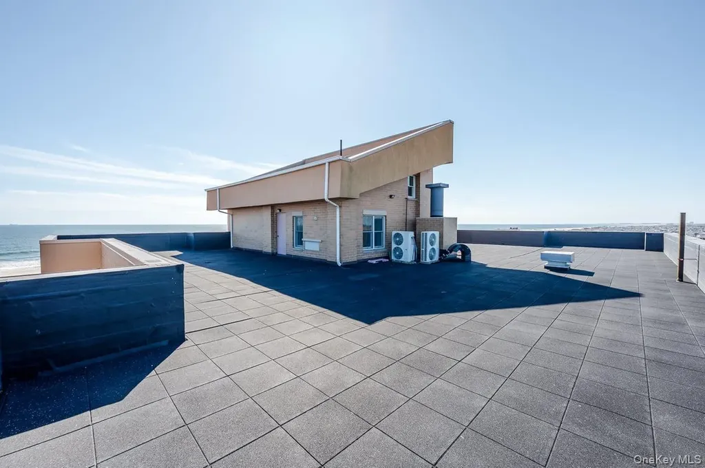 661 W Broadway Long Beach NY 11561