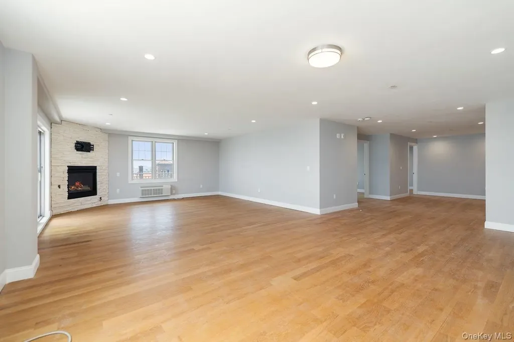 661 W Broadway Long Beach NY 11561