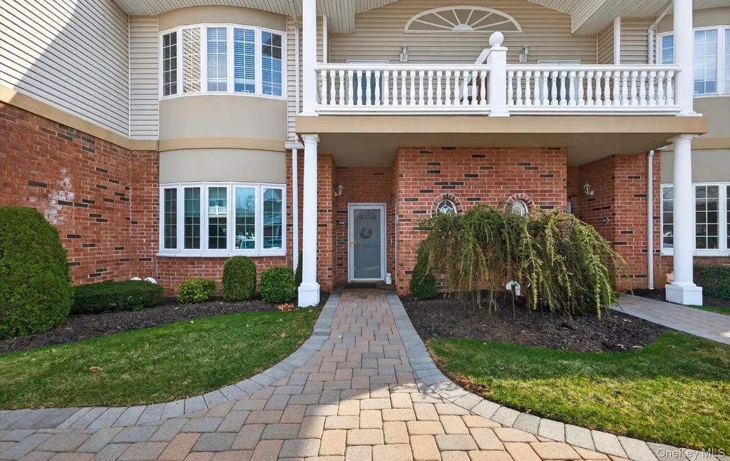 105 Francesca Way Amityville NY 11701