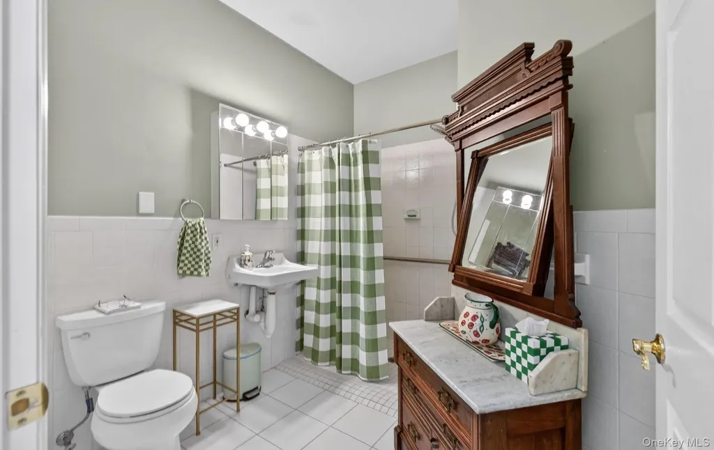105 Francesca Way Amityville NY 11701