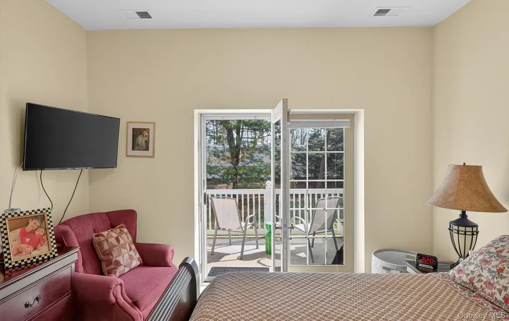 105 Francesca Way Amityville NY 11701