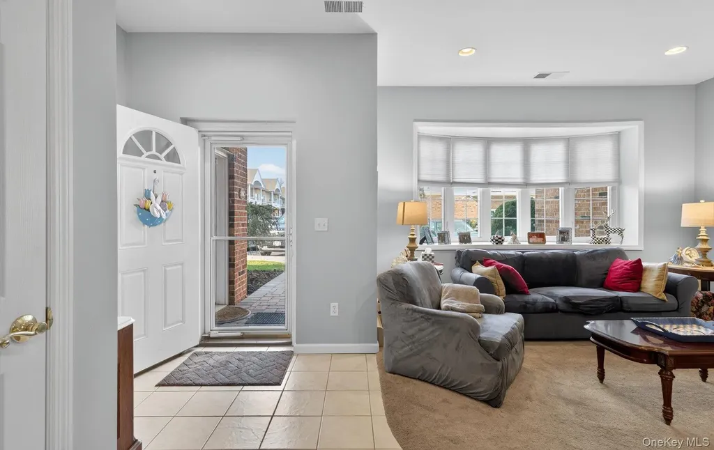105 Francesca Way Amityville NY 11701