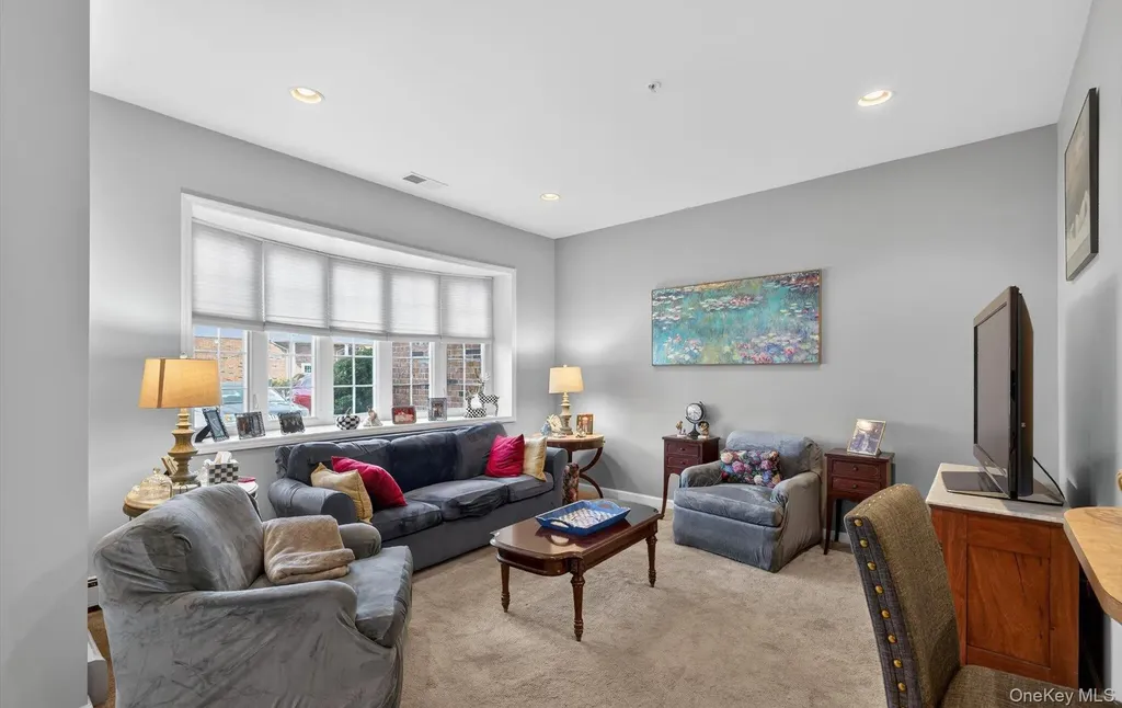 105 Francesca Way Amityville NY 11701