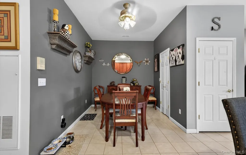 105 Francesca Way Amityville NY 11701