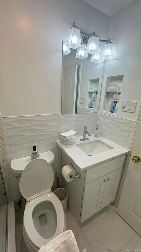 47 Drayton Avenue Bay Shore NY 11706