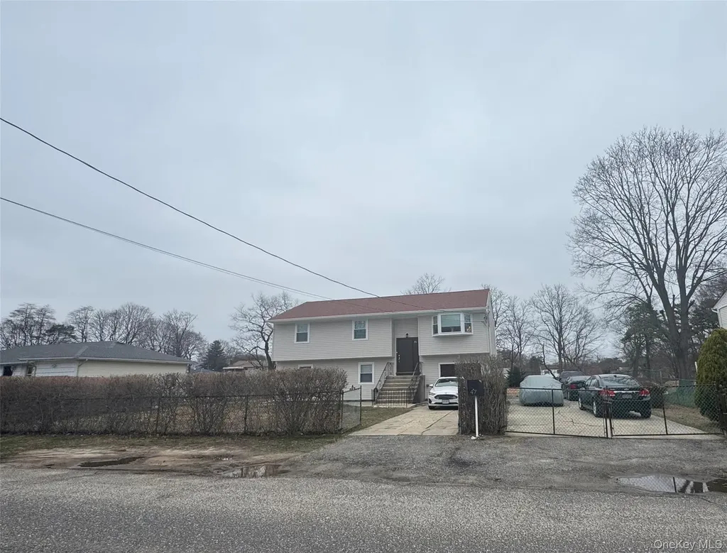 47 Drayton Avenue Bay Shore NY 11706