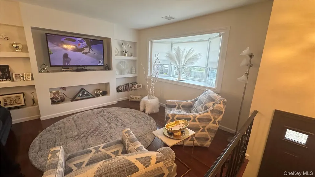 47 Drayton Avenue Bay Shore NY 11706