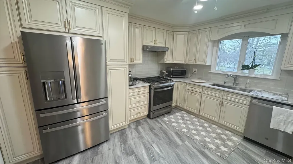47 Drayton Avenue Bay Shore NY 11706