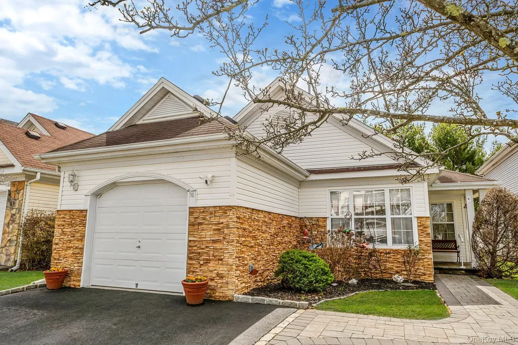 4 Alexandra Drive Middle Island NY 11953