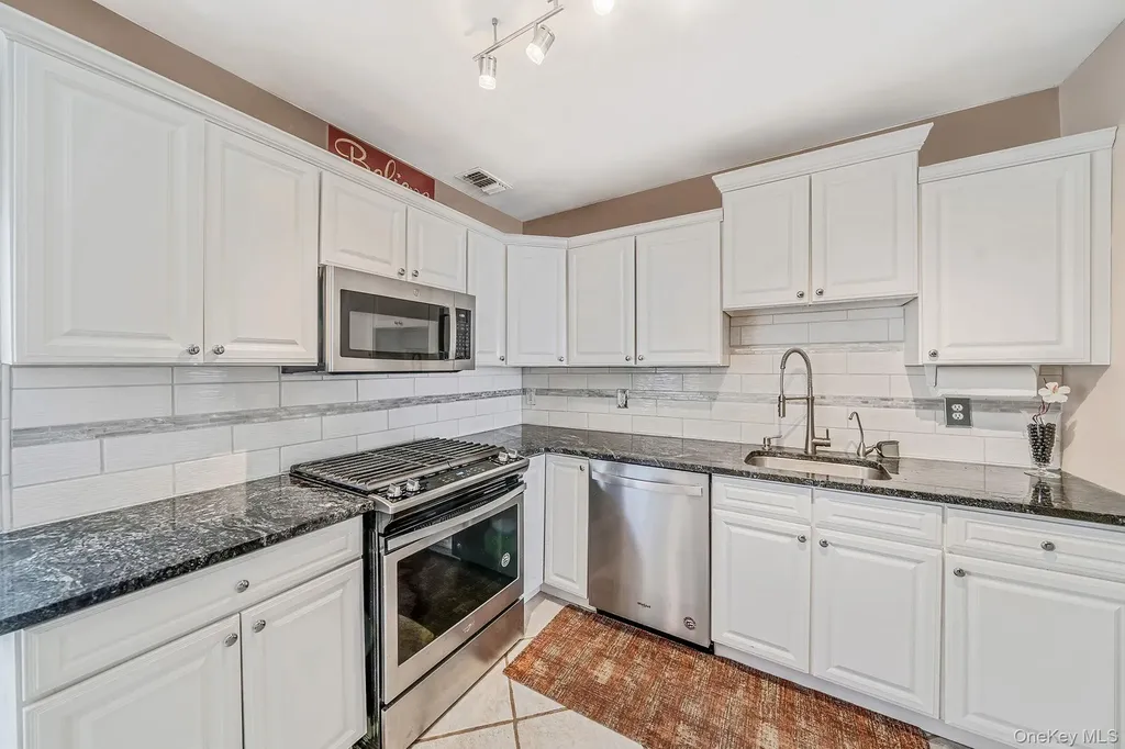 4 Alexandra Drive Middle Island NY 11953