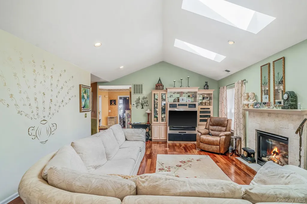 4 Alexandra Drive Middle Island NY 11953