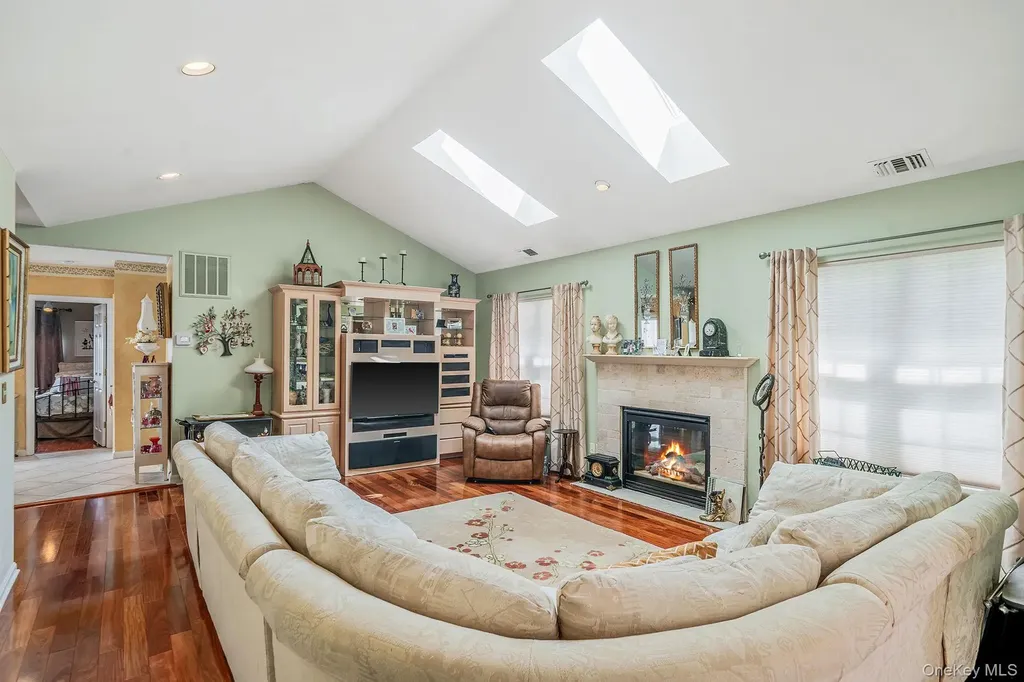 4 Alexandra Drive Middle Island NY 11953