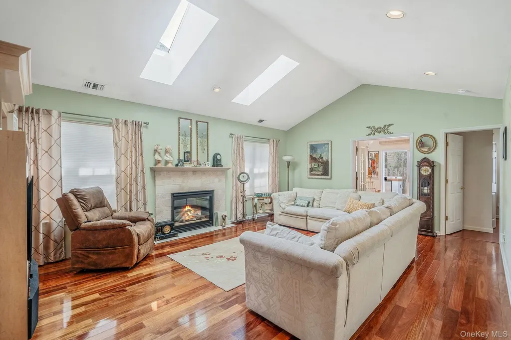 4 Alexandra Drive Middle Island NY 11953