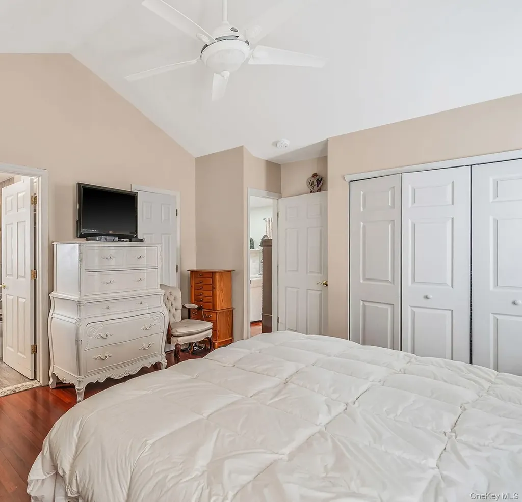 4 Alexandra Drive Middle Island NY 11953