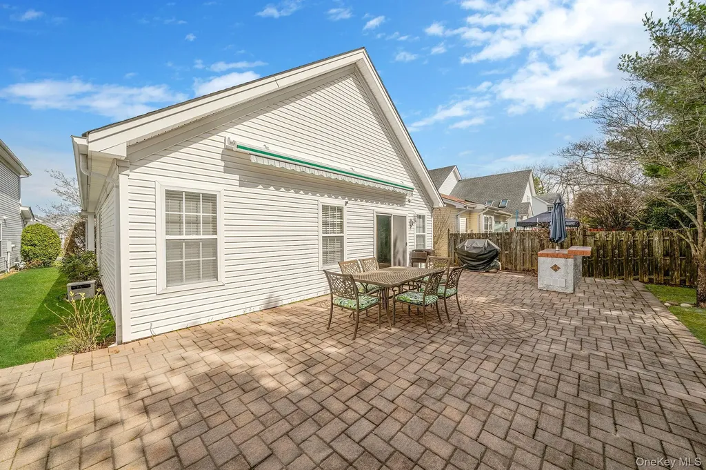 4 Alexandra Drive Middle Island NY 11953