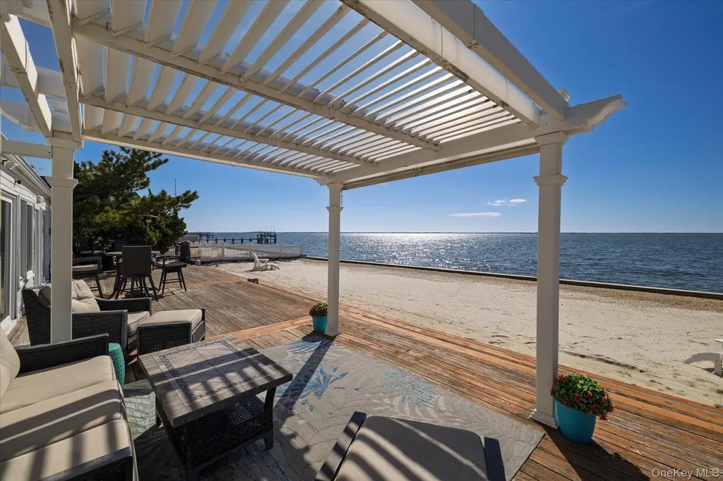 65 Shore Drive S Copiague NY 11726