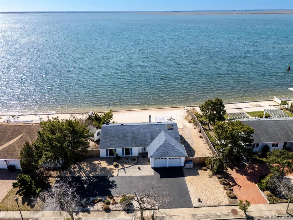 65 Shore Drive S Copiague NY 11726