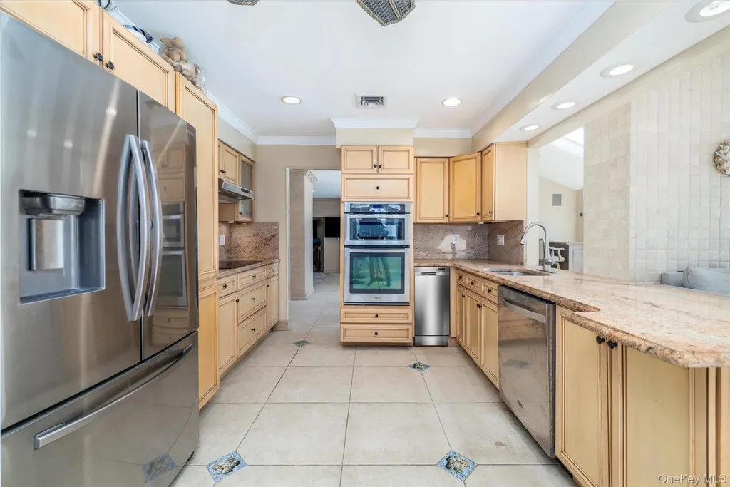 65 Shore Drive S Copiague NY 11726