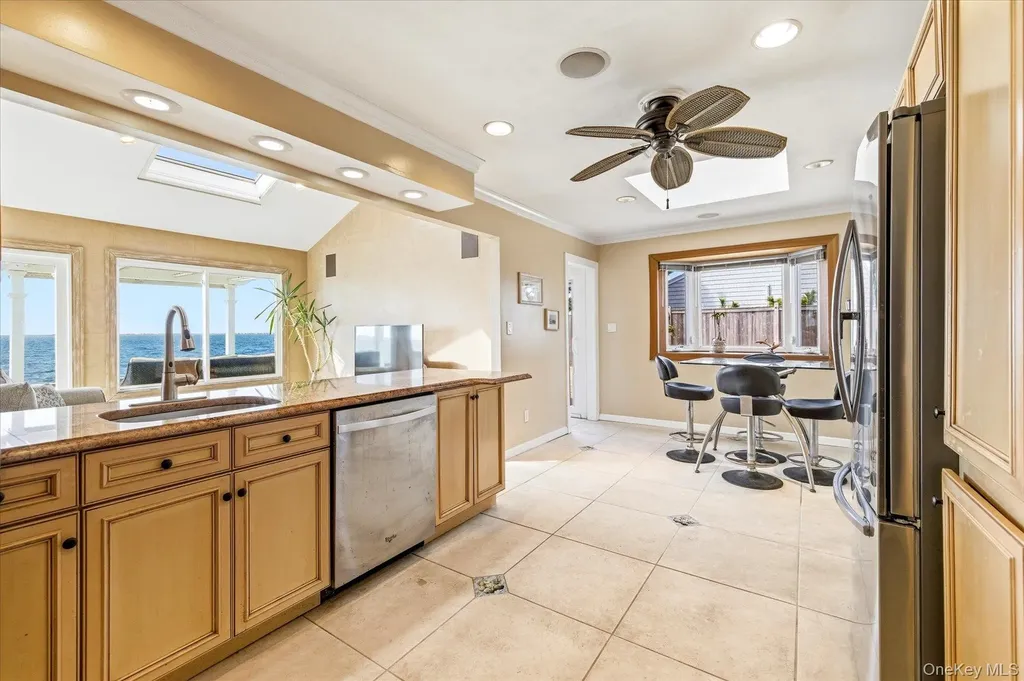 65 Shore Drive S Copiague NY 11726